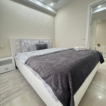 New Lux Apartment In Chişinǎu Buitenkant foto